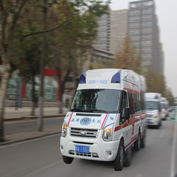 西安救护车出租：专注出院转运与急救服务，支持长途跨省运输，正规急救车全程护航